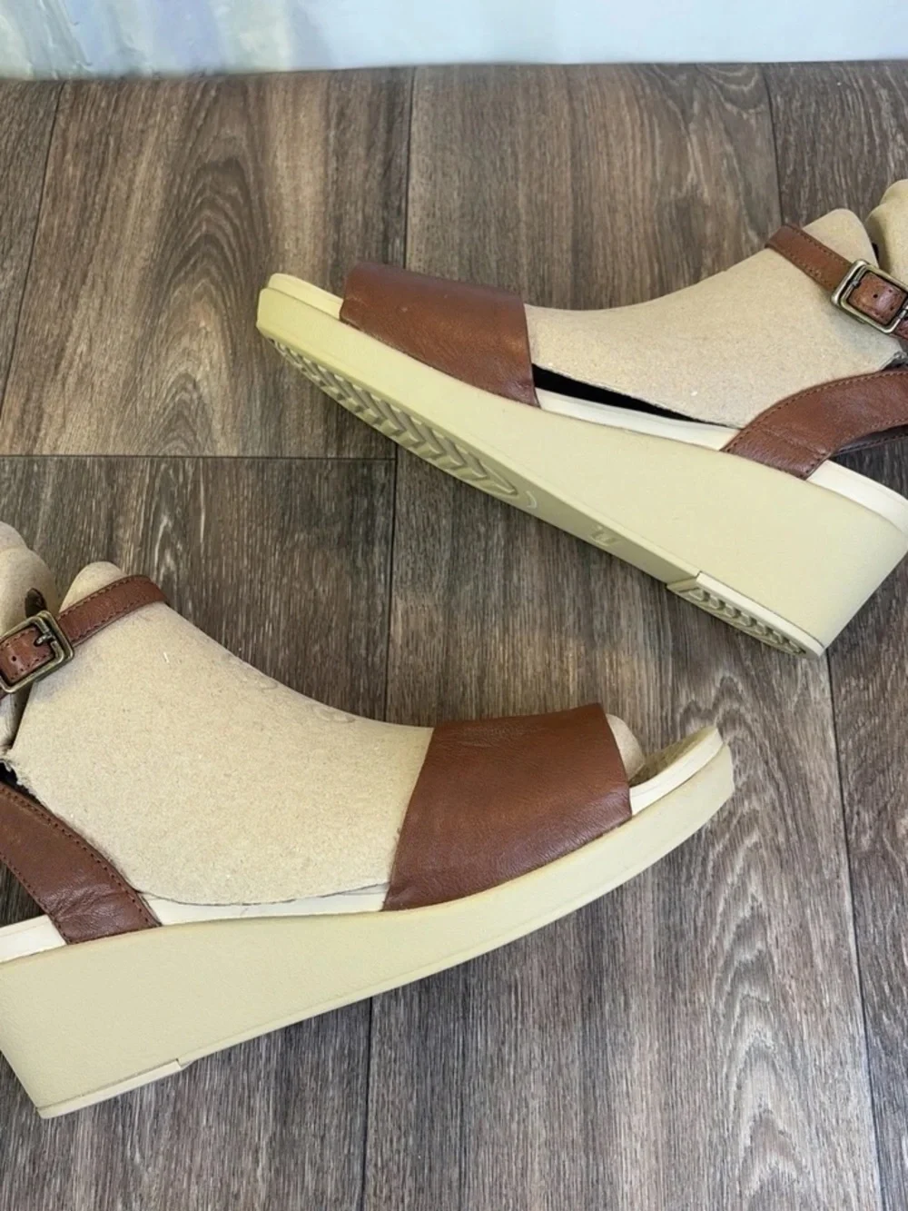 Crocs Sz 9 Leigh Ann Wedge Sandals Hazelnut Brown Leather Ankle Strap Heels